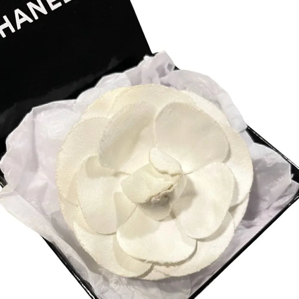 CHANEL RARE Vintage WHITE CAMELLIA FLOWER PIN BROOCH IN ORIGINAL CHANEL GIFT BOX